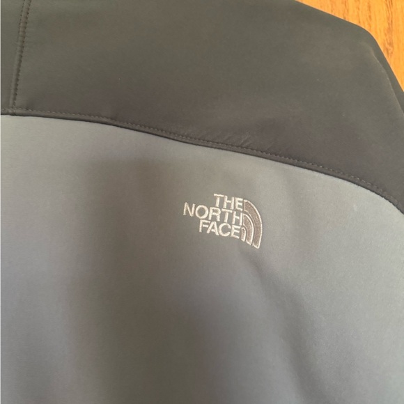 The North Face Men's Two-Tone Gray Performance Jacket - Picture 3 of 4